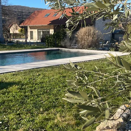 La De Paul - Guest house Yenne