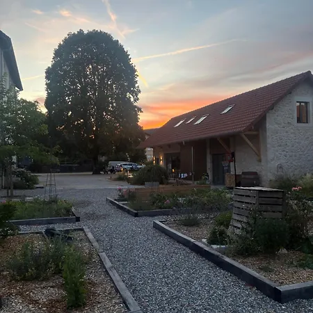 La De Paul - Guest house Yenne